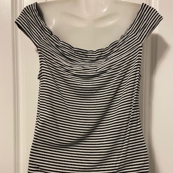 Hot Topic Off the Shoulder Shirt Size Small - Picture 2 of 3